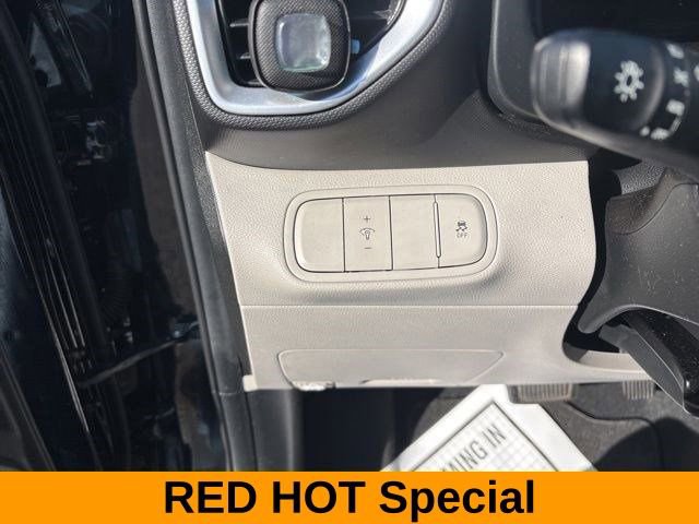 Used 2024 Hyundai Venue SEL image 19