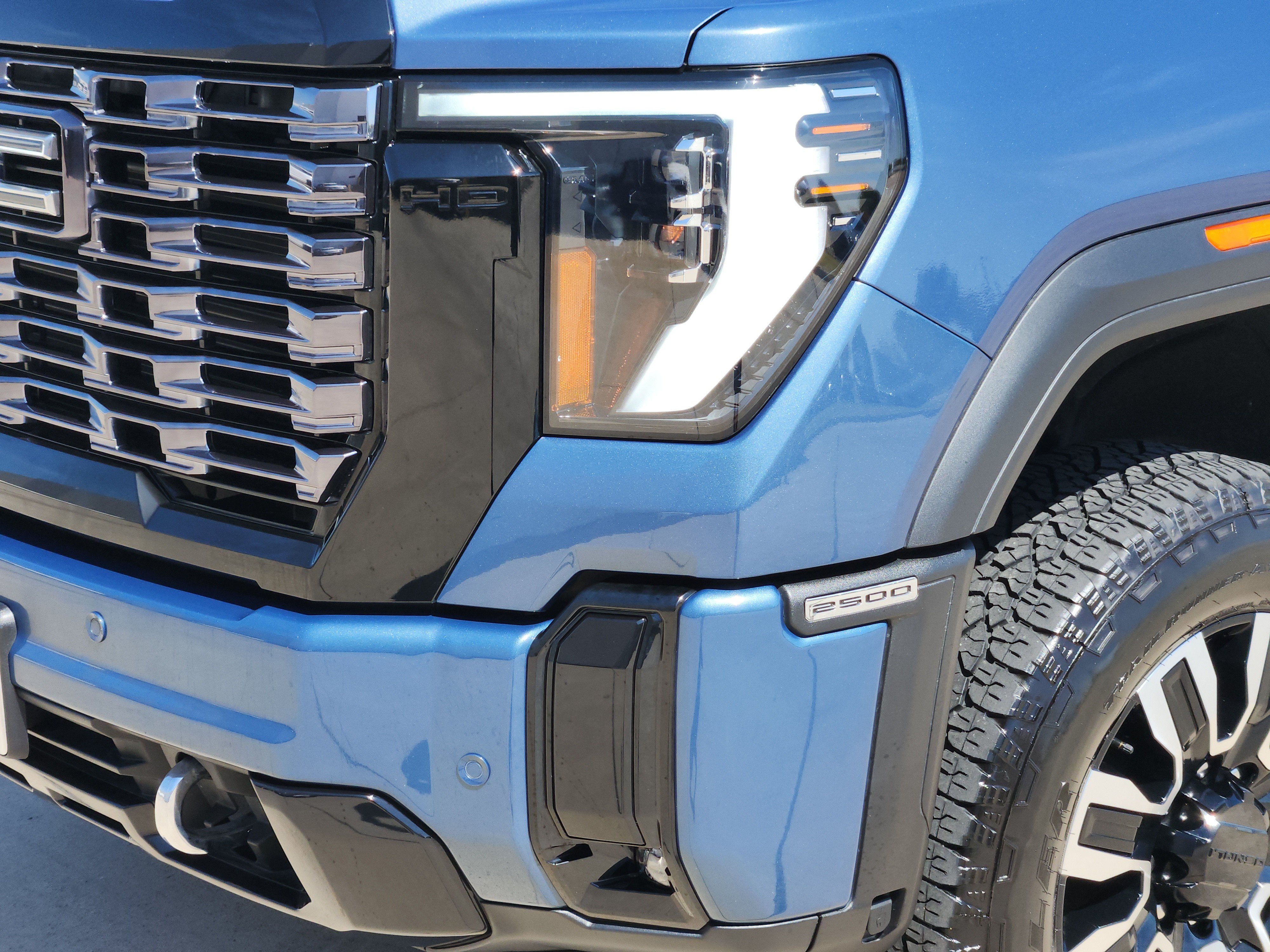Used 2025 GMC Sierra 2500 Denali Ultimate AWD/4WD image 8