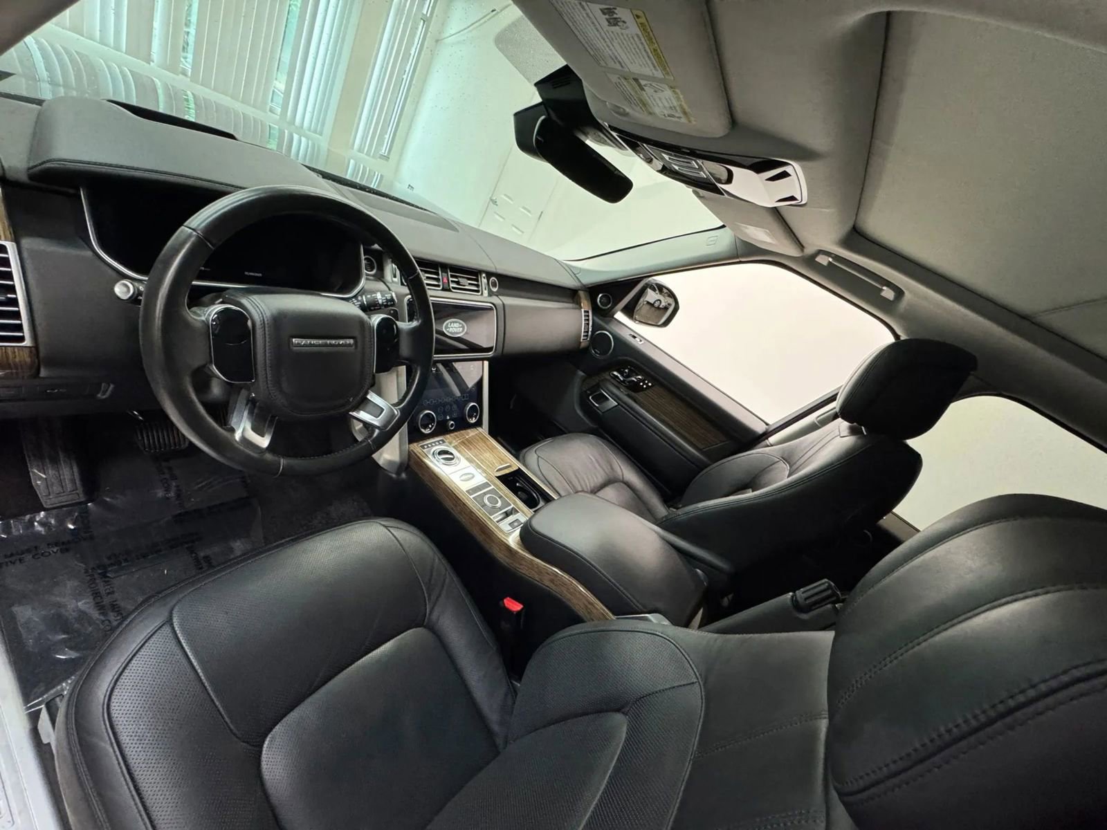 Used 2019 Land Rover Range Rover HSE image 15