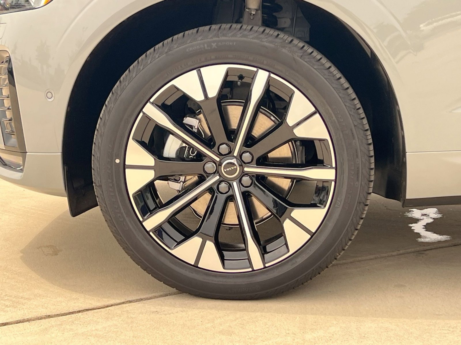 New 2026 Volvo XC60 B5 Plus w/ Protection Package Premier AWD/4WD image 12