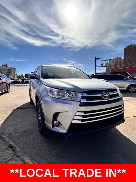 Used 2017 Toyota Highlander XLE image 3