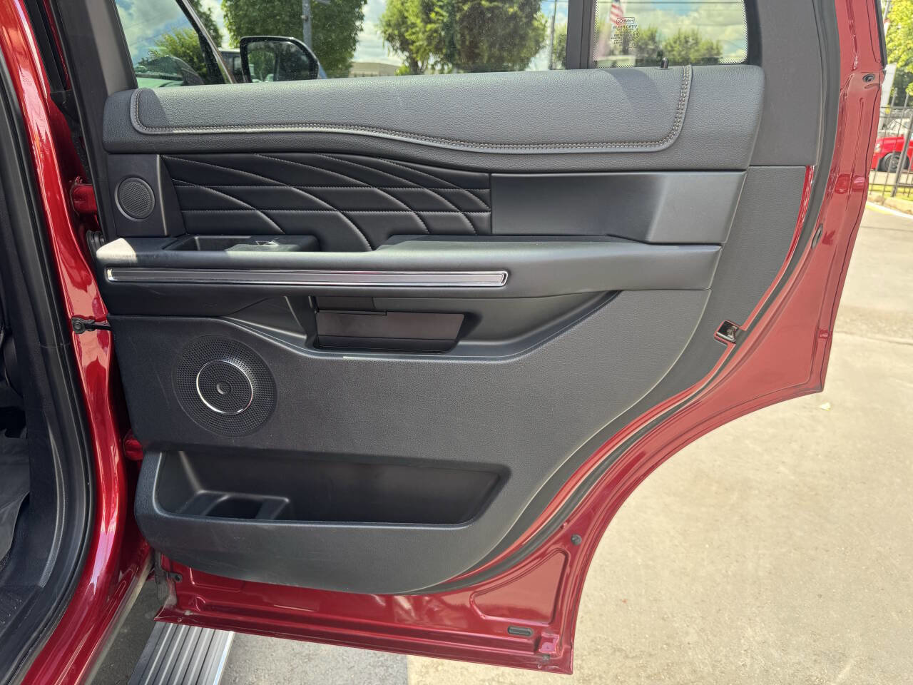 Used 2019 Ford Expedition Platinum image 30
