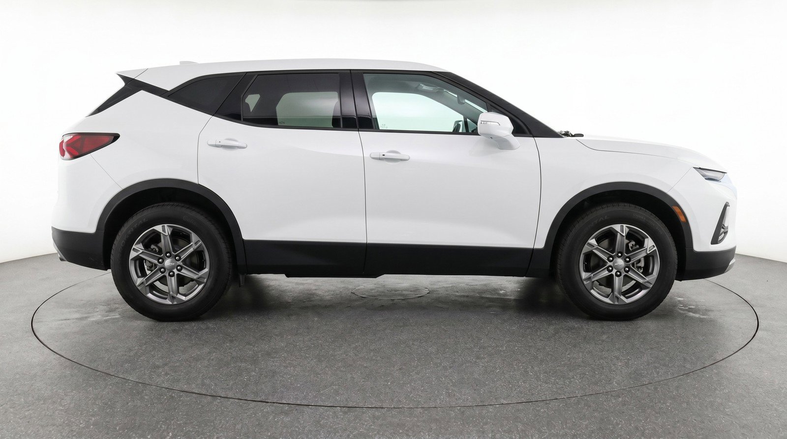 Used 2025 Chevrolet Blazer LT FWD image 11