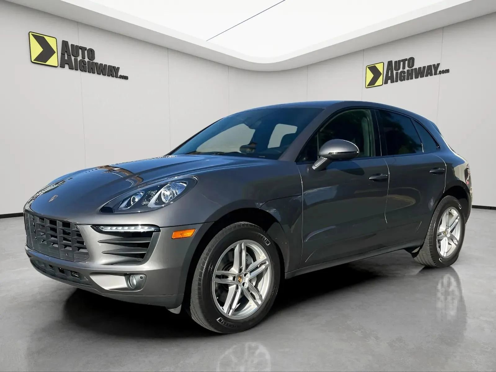 Used 2016 Porsche Macan S image 9