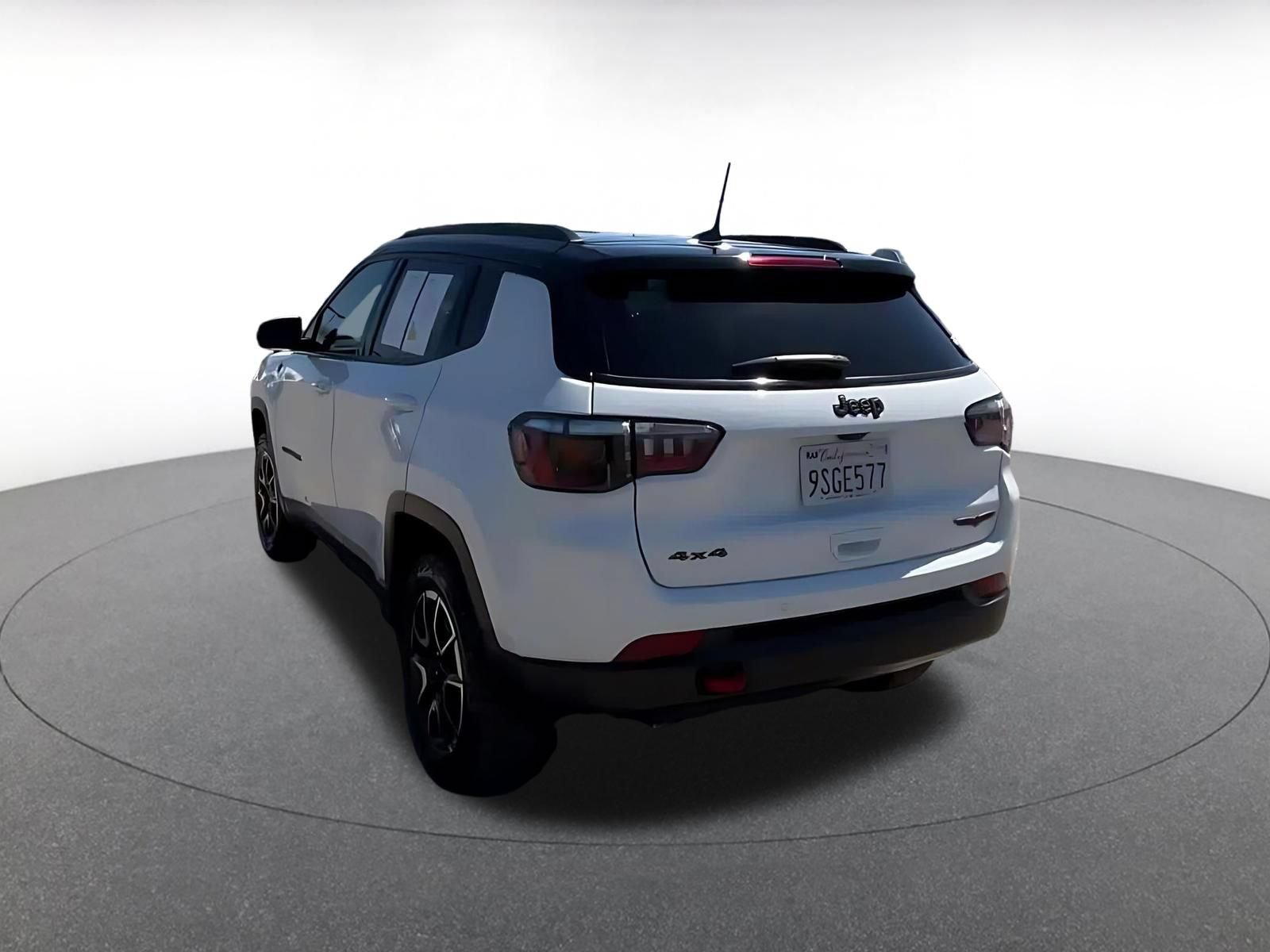 Used 2025 Jeep Compass Trailhawk AWD/4WD image 11
