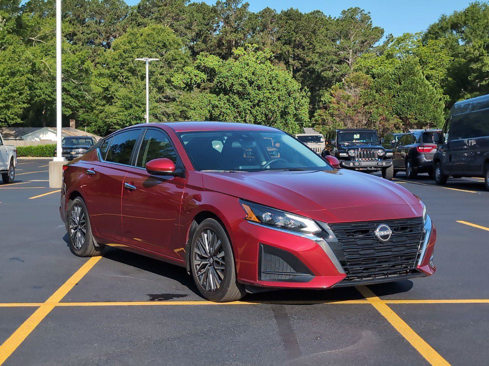 Used 2023 Nissan Altima 2.5 SV FWD image 9