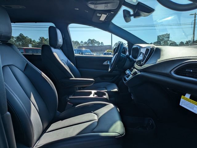 New 2025 Chrysler Pacifica Select image 29