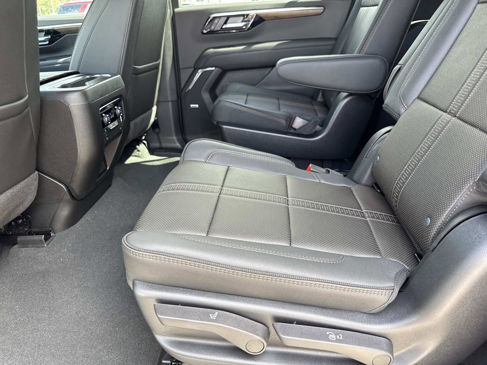 New 2026 Chevrolet Suburban High Country w/ Sun And Tow Package image 10