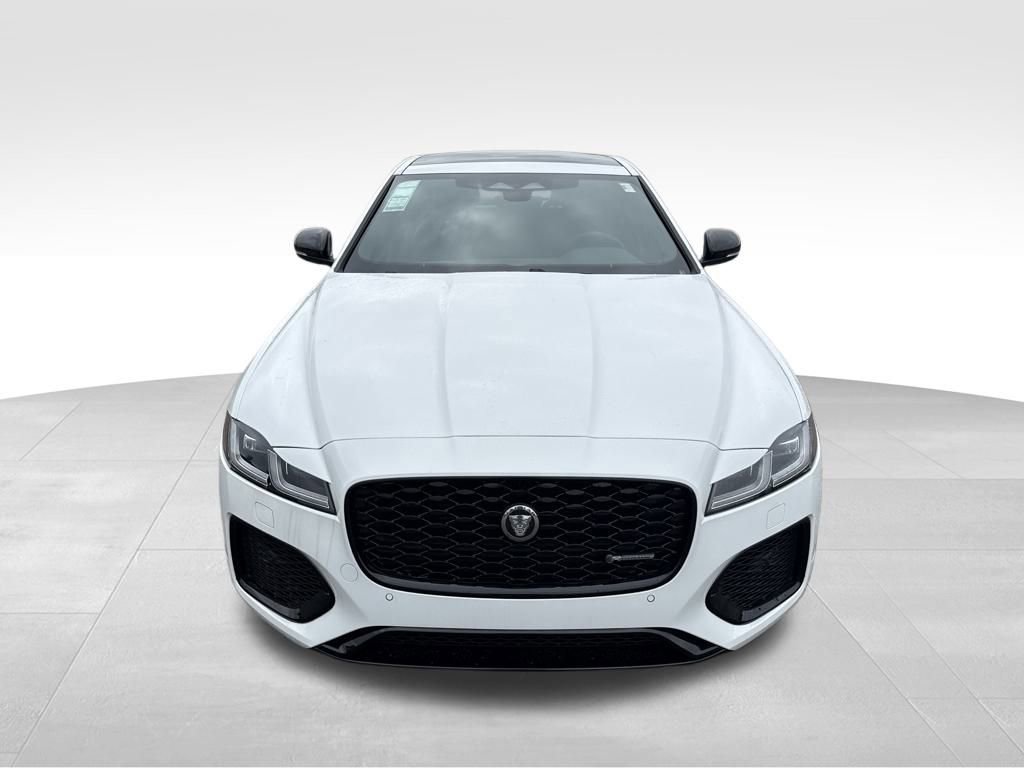 New 2024 Jaguar XF R-Dynamic SE image 4