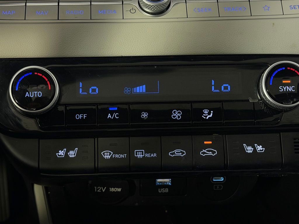 Used 2024 Hyundai Elantra Limited image 19