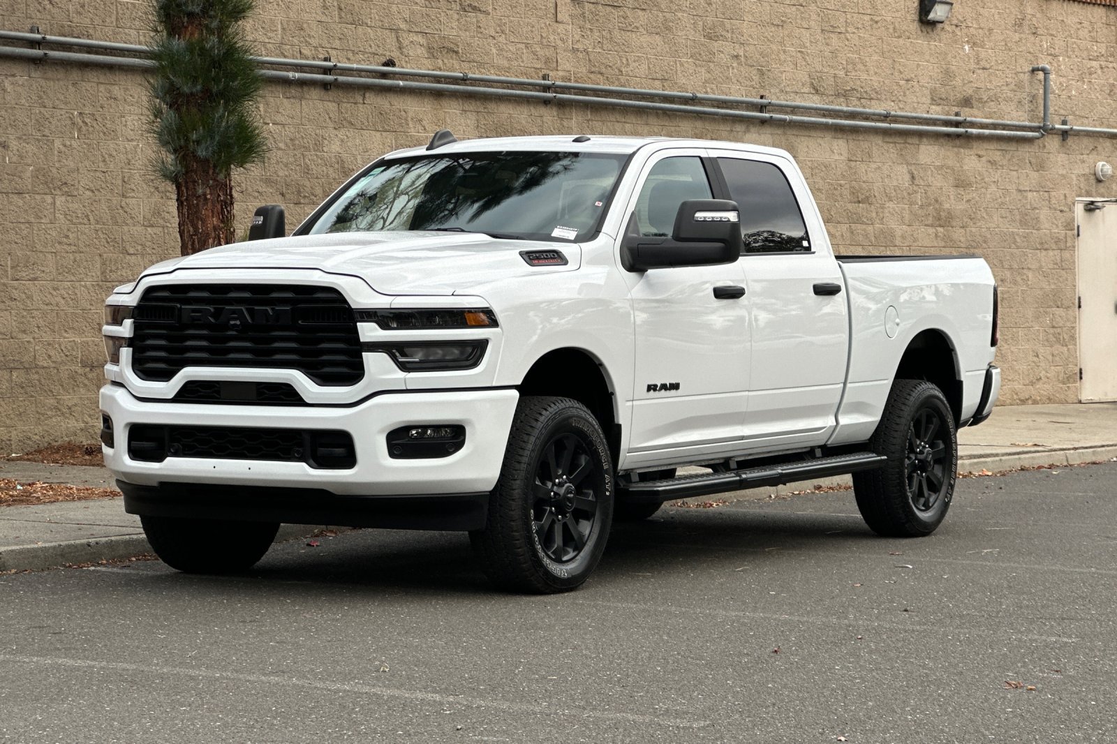 Used 2025 RAM 2500 Big Horn AWD/4WD image 7
