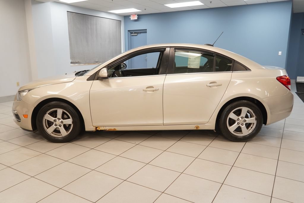 Used 2015 Chevrolet Cruze LT FWD image 2