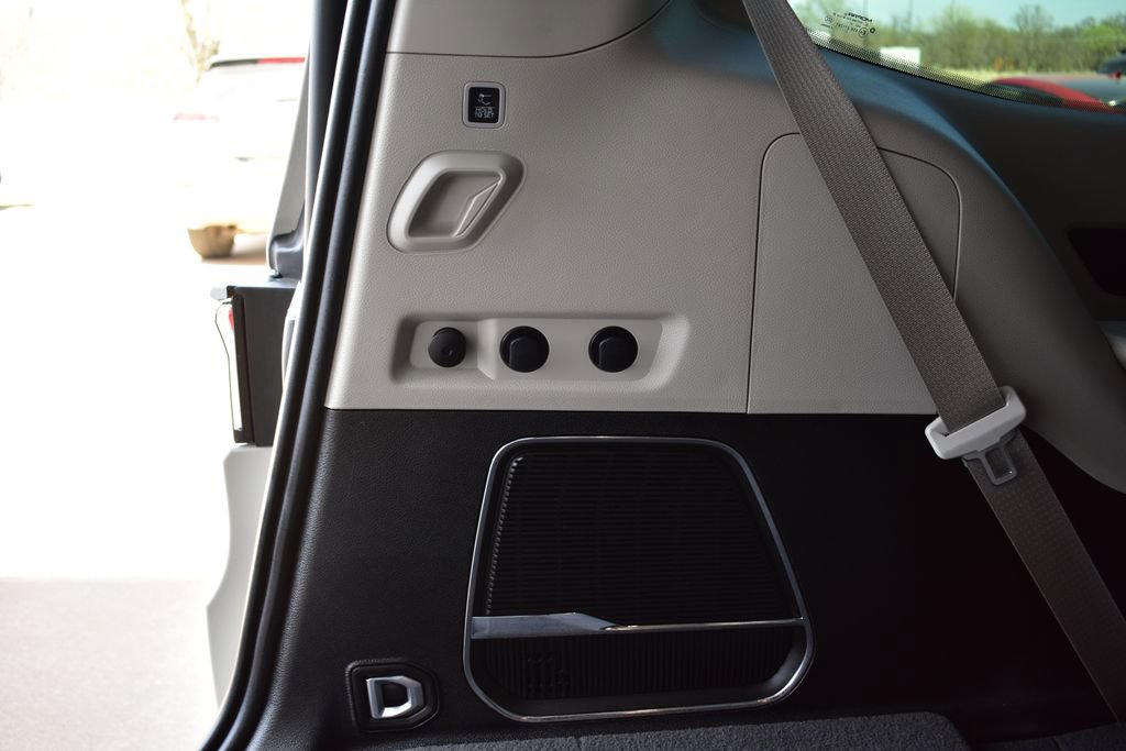 Used 2022 Jeep Wagoneer Series III w/ Premium Group I image 32