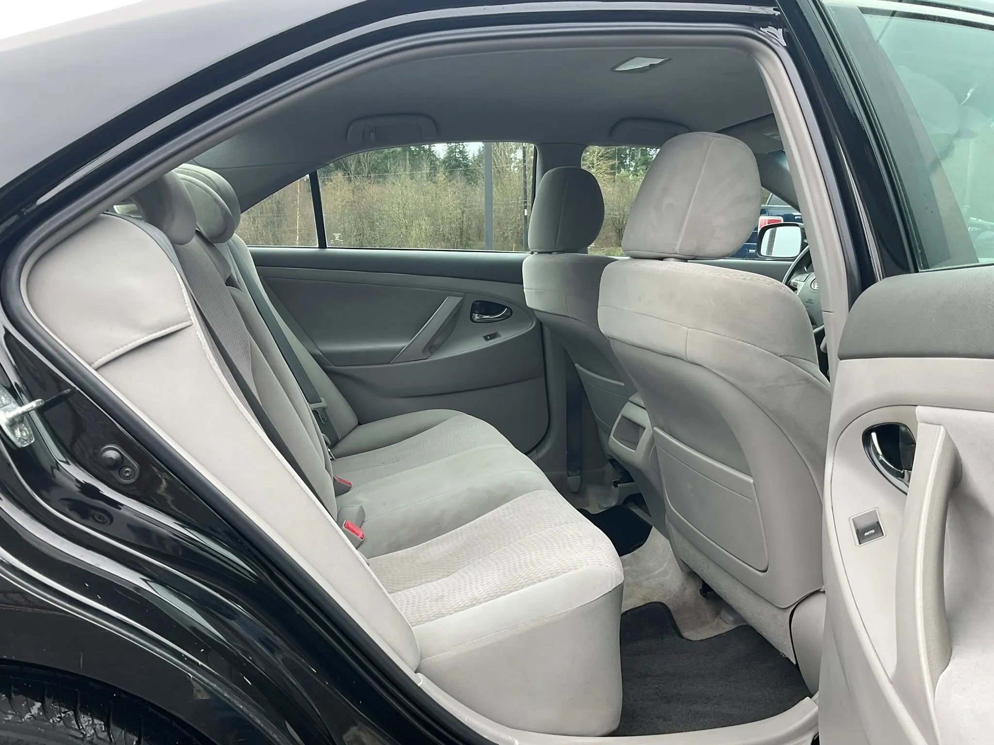 Used 2011 Toyota Camry LE image 13