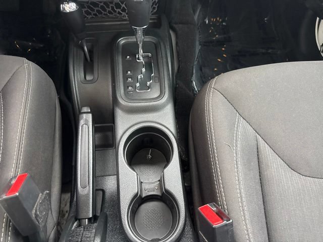 Used 2017 Jeep Wrangler Unlimited Sahara w/ Connectivity Group AWD/4WD image 16