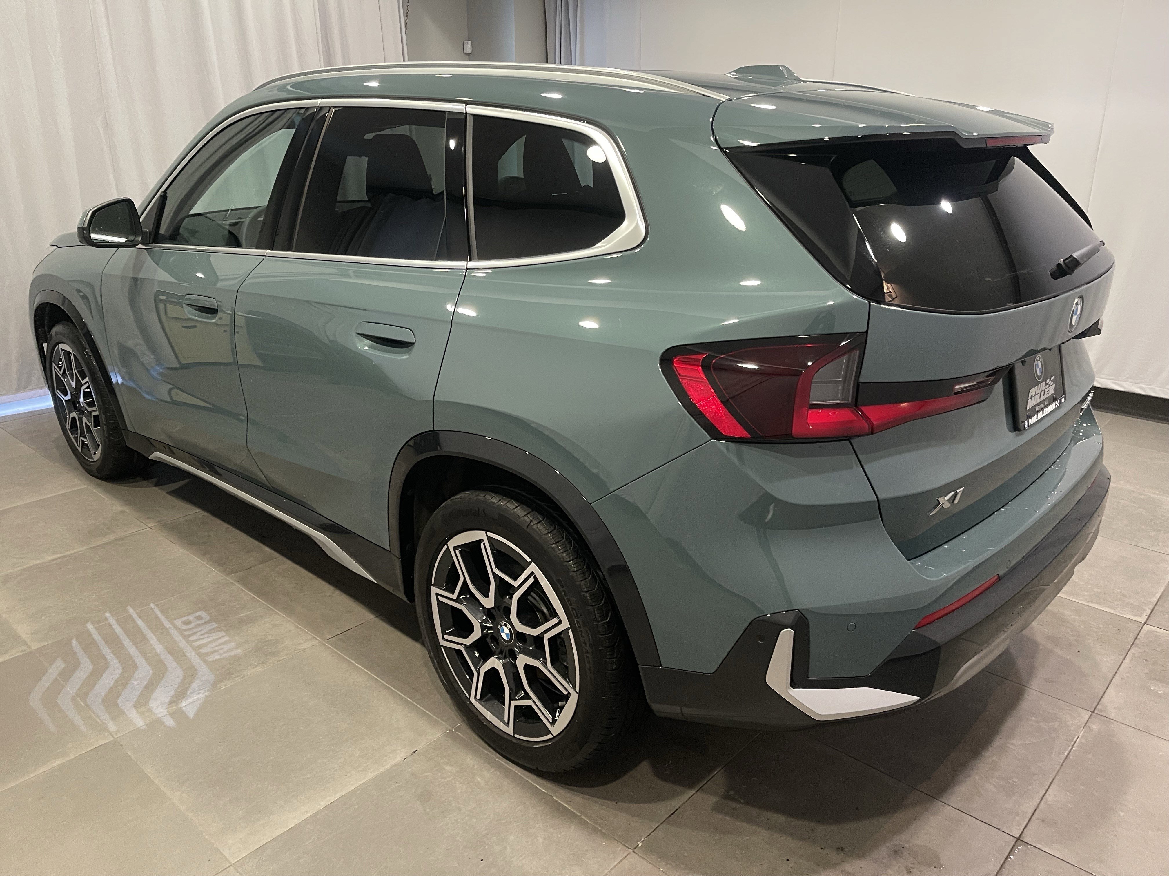 Used 2025 BMW X1 xDrive28i w/ Technology Package image 4