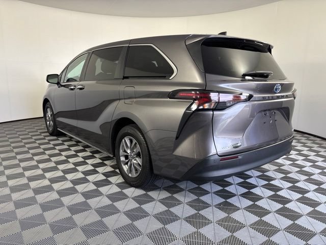 Used 2023 Toyota Sienna XLE AWD/4WD image 8
