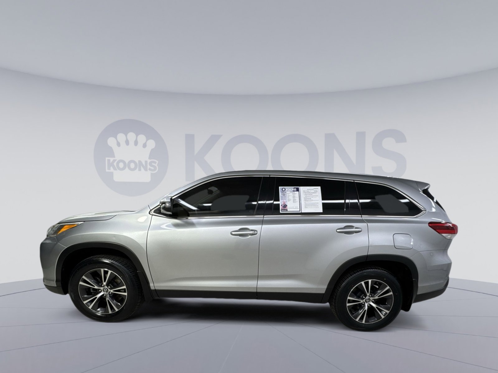 Used 2019 Toyota Highlander LE image 8