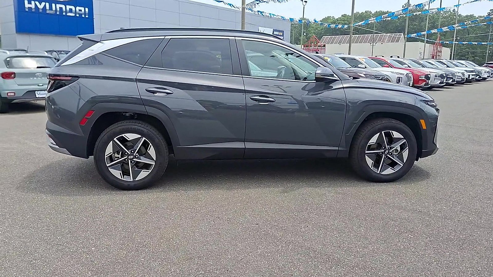 Certified 2025 Hyundai Tucson SEL image 9