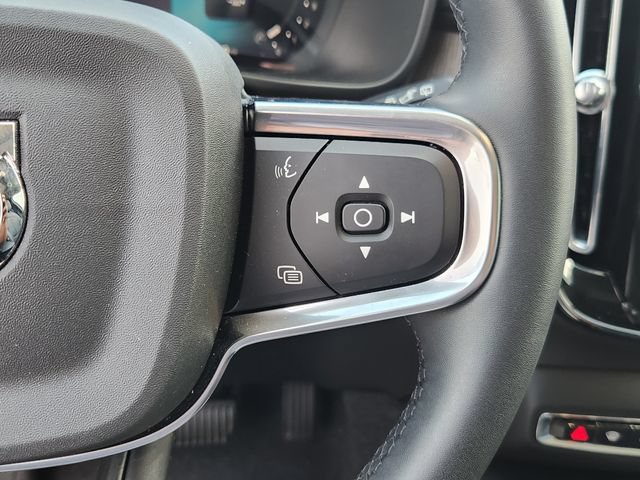 Certified 2025 Volvo XC60 B5 Core AWD/4WD image 28