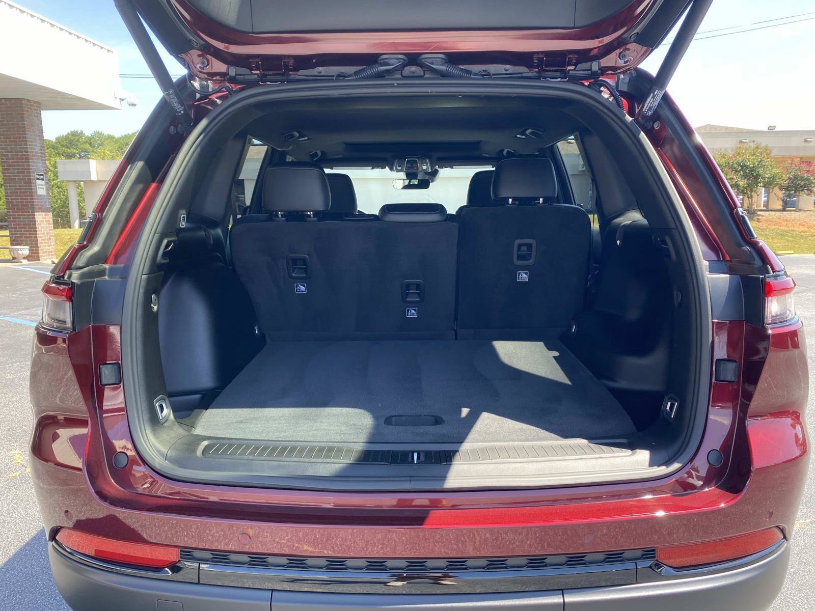 Used 2025 Jeep Grand Cherokee Altitude RWD image 5