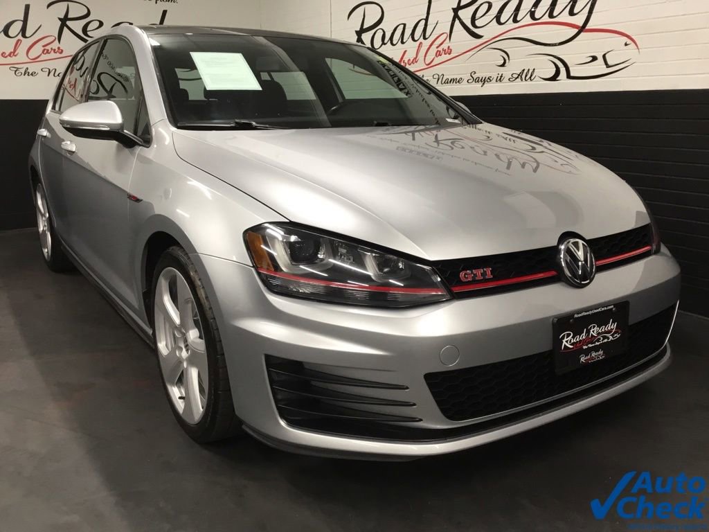 Used 2017 Volkswagen GTI SE image 3