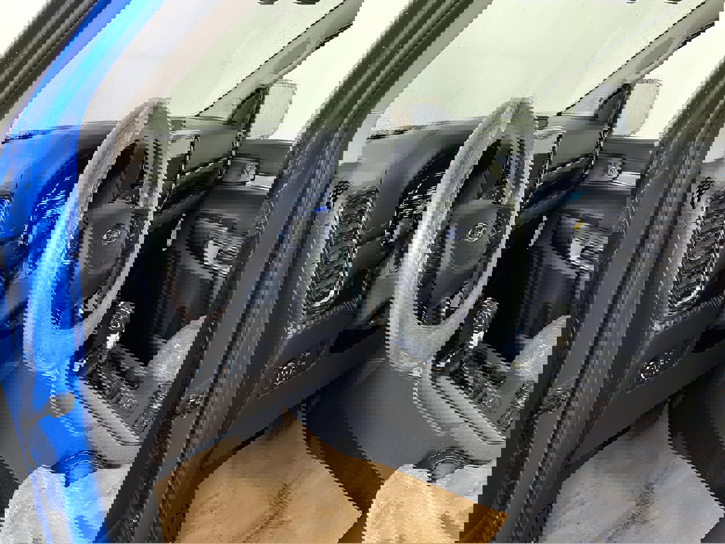 New 2025 Ford Ranger Lariat w/ FX4 Off-Road Package image 2