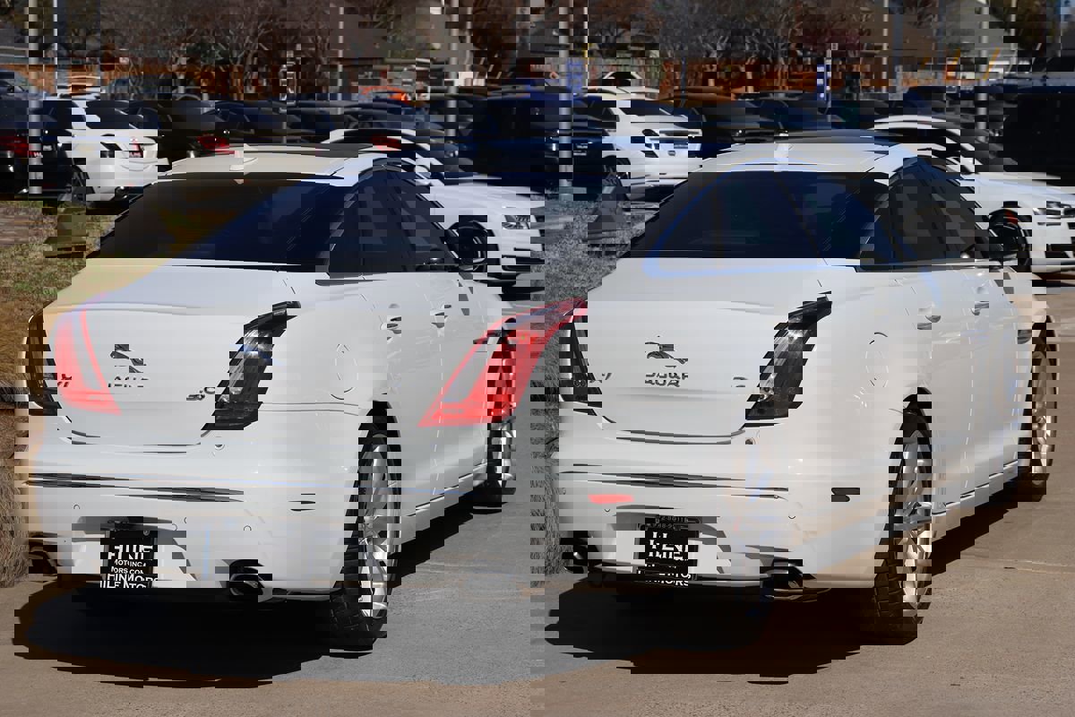 Used 2014 Jaguar XJ image 10