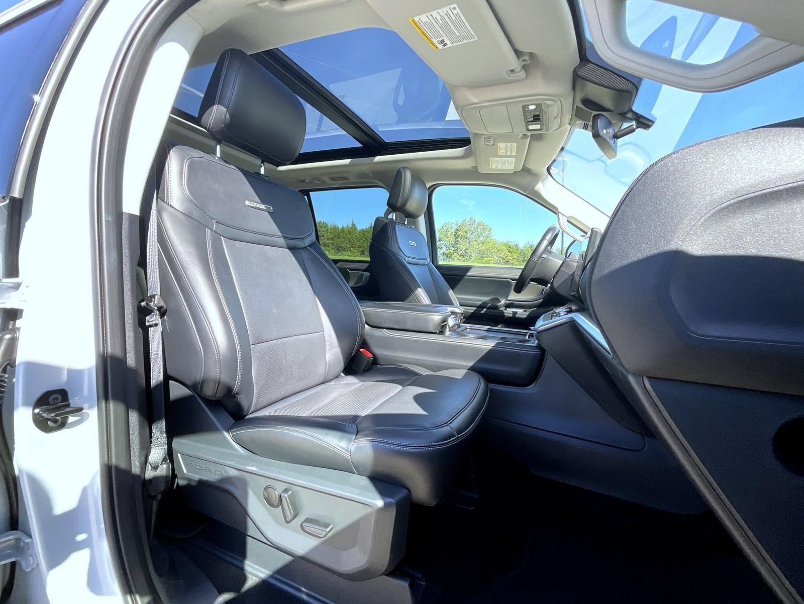 Used 2025 Ford Expedition Platinum AWD/4WD image 16