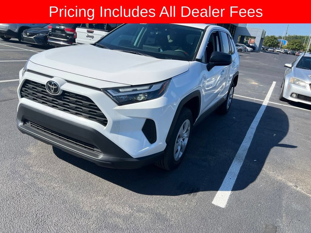 Used 2025 Toyota RAV4 LE AWD/4WD image 5