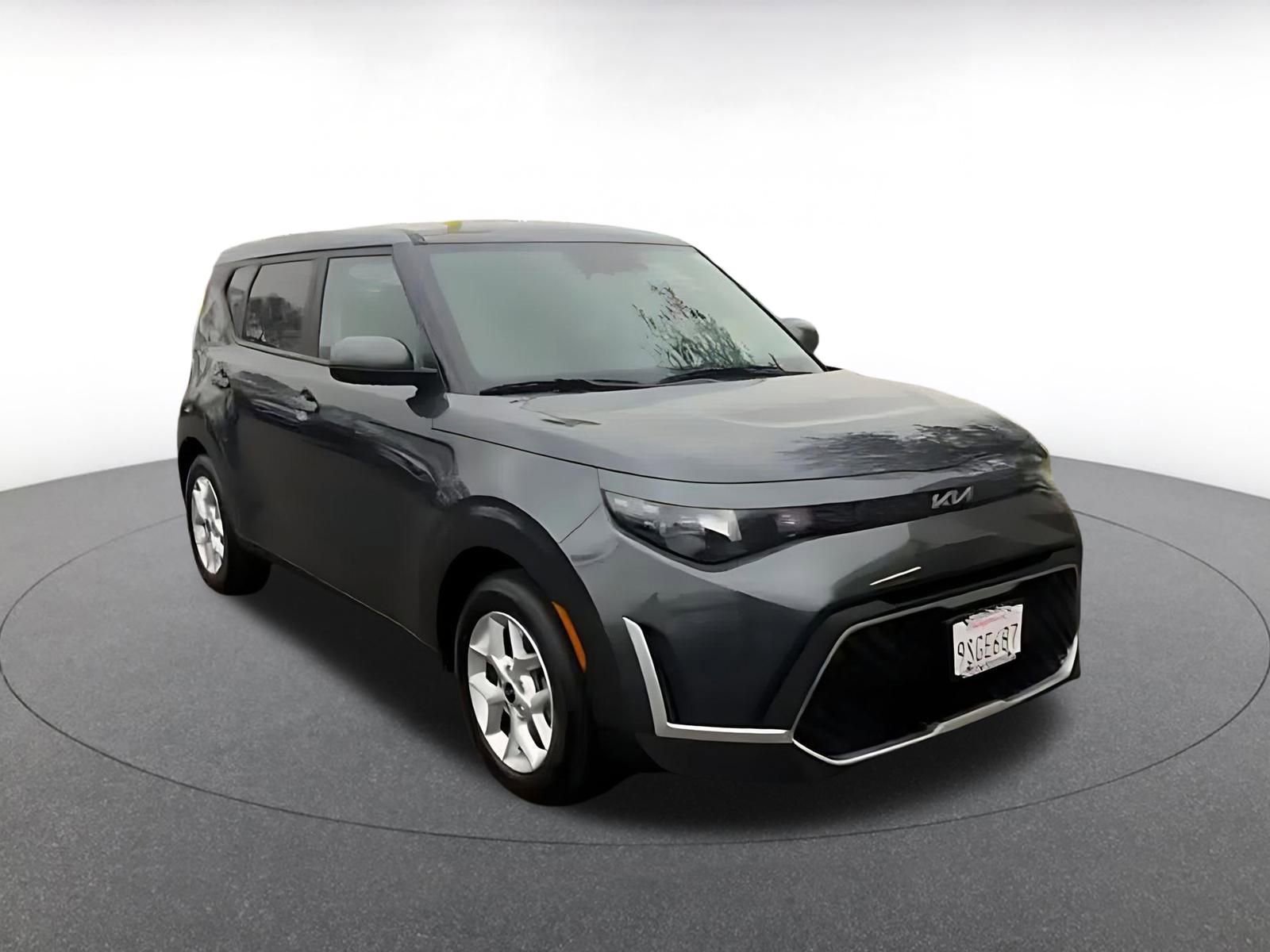 Used 2025 Kia Soul LX w/ LX Technology Package image 3