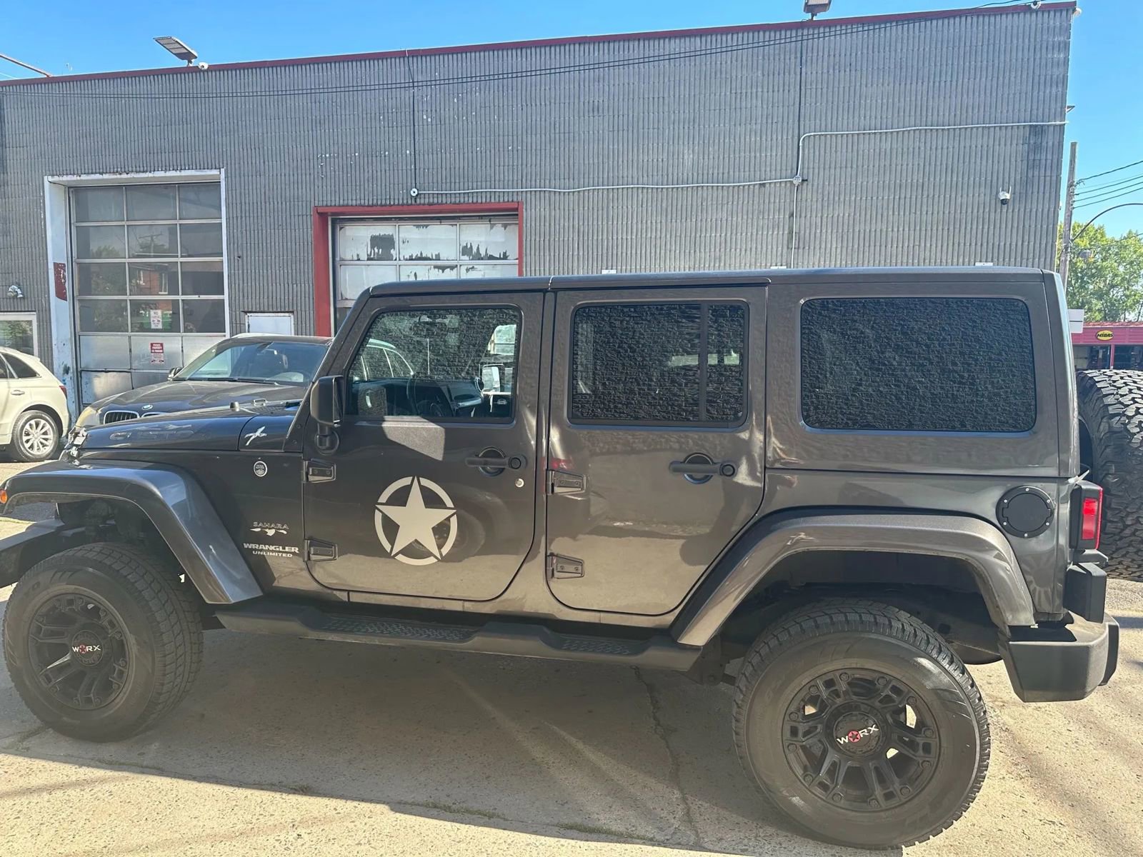 Used 2017 Jeep Wrangler Unlimited Sahara w/ Connectivity Group image 22