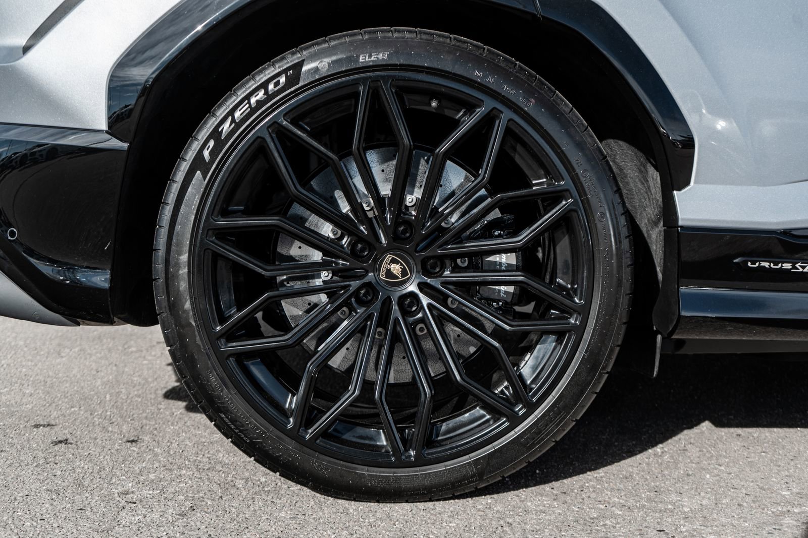 Used 2025 Lamborghini Urus SE AWD/4WD image 15