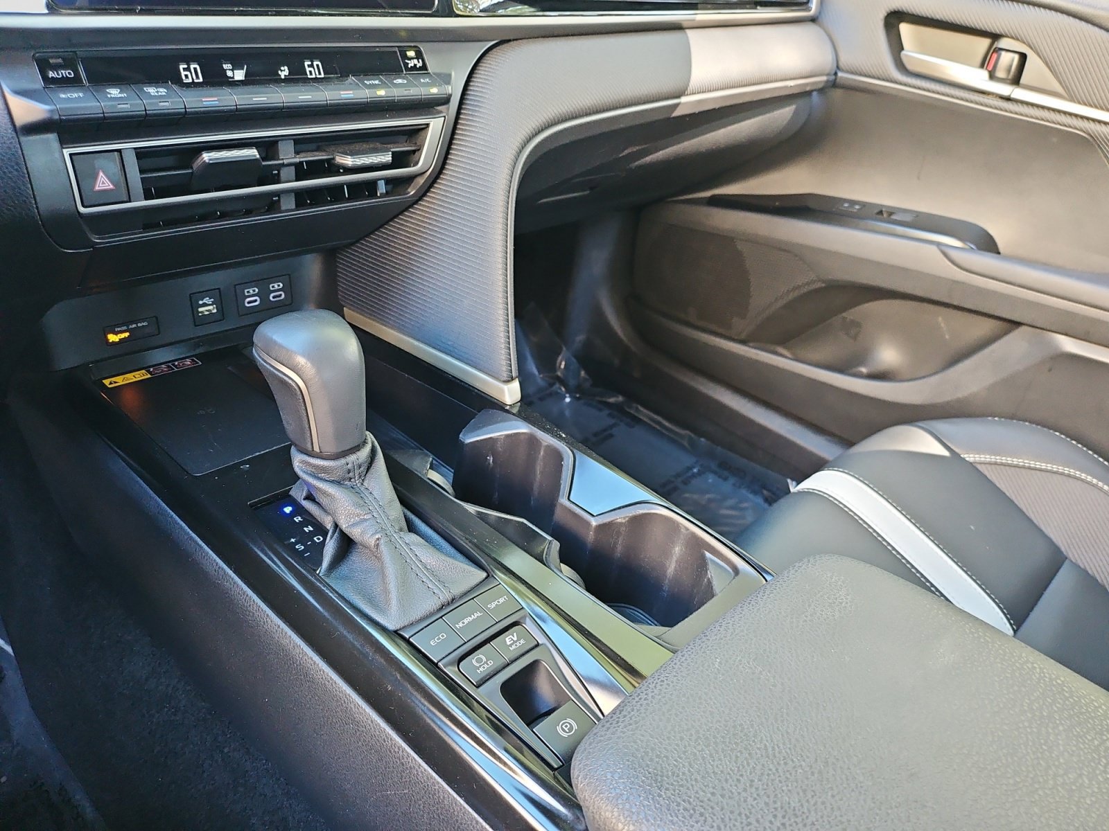 Used 2025 Toyota Camry SE FWD image 24