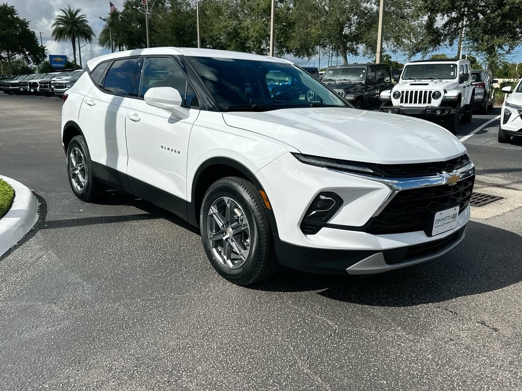 Certified 2025 Chevrolet Blazer LT FWD image 3