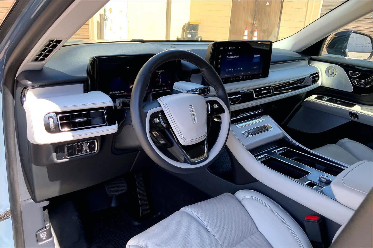 Certified 2025 Lincoln Aviator Reserve w/ Luxury Package RWD image 18