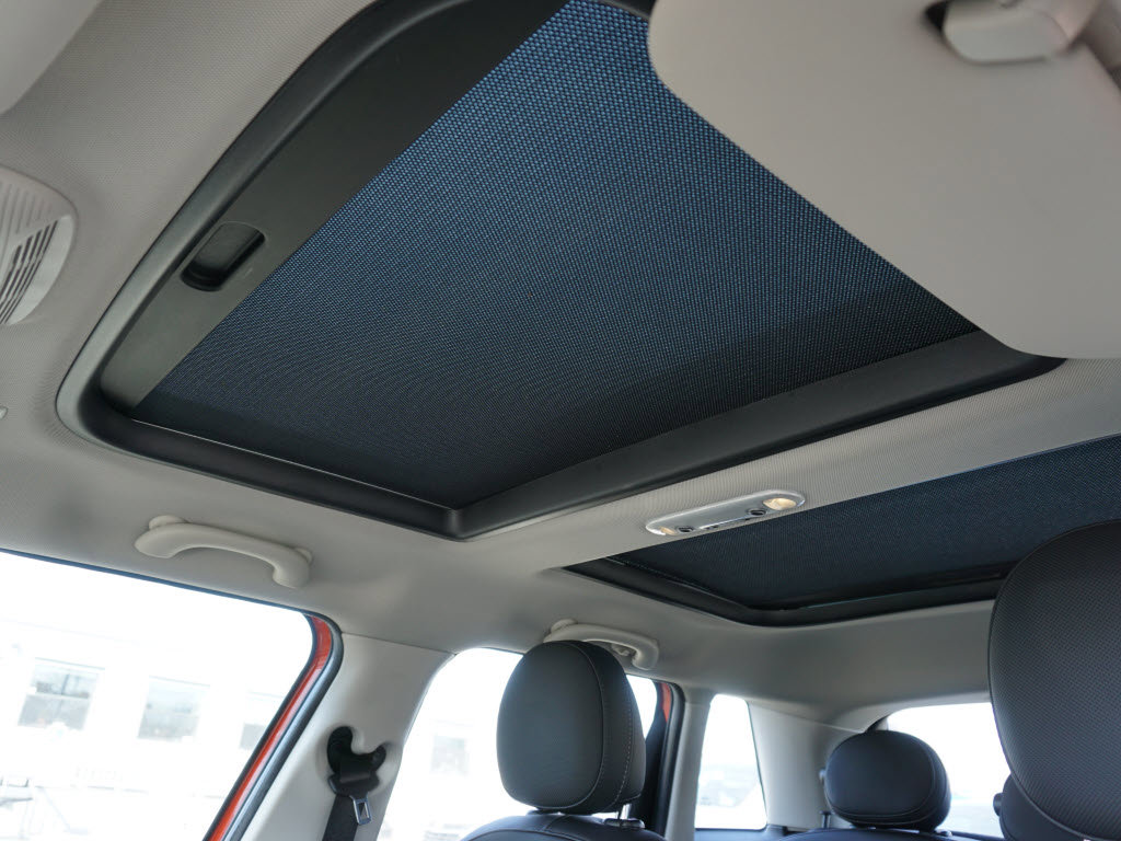 Used 2019 MINI Cooper 4-Door Hardtop image 13