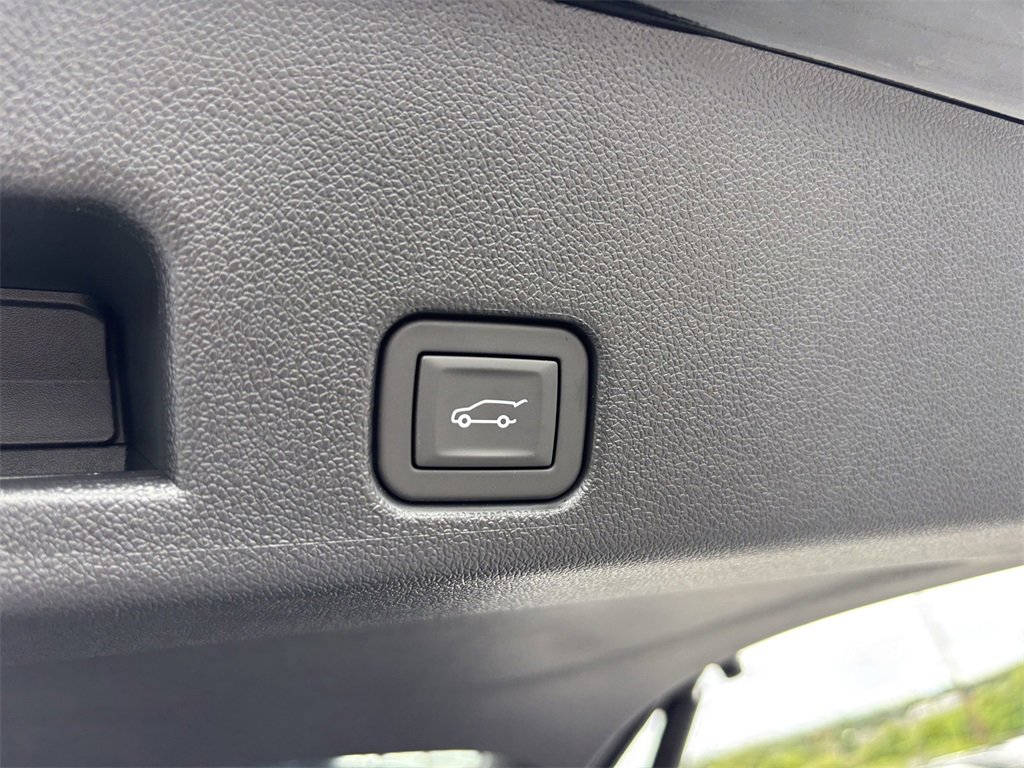 New 2026 Chevrolet Traverse High Country w/ LPO, Floor Liner Package image 18