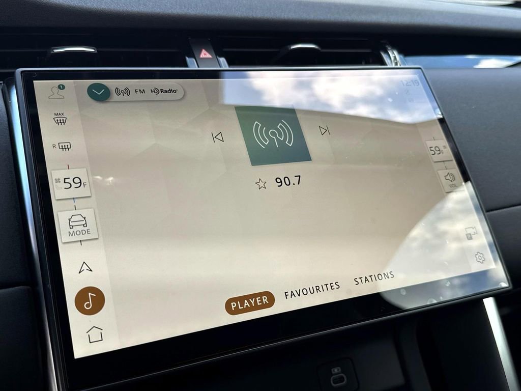 Used 2025 Land Rover Discovery Sport S image 25