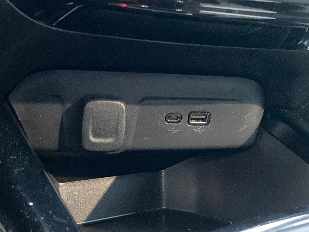 Used 2025 Chevrolet Trax LT FWD image 23