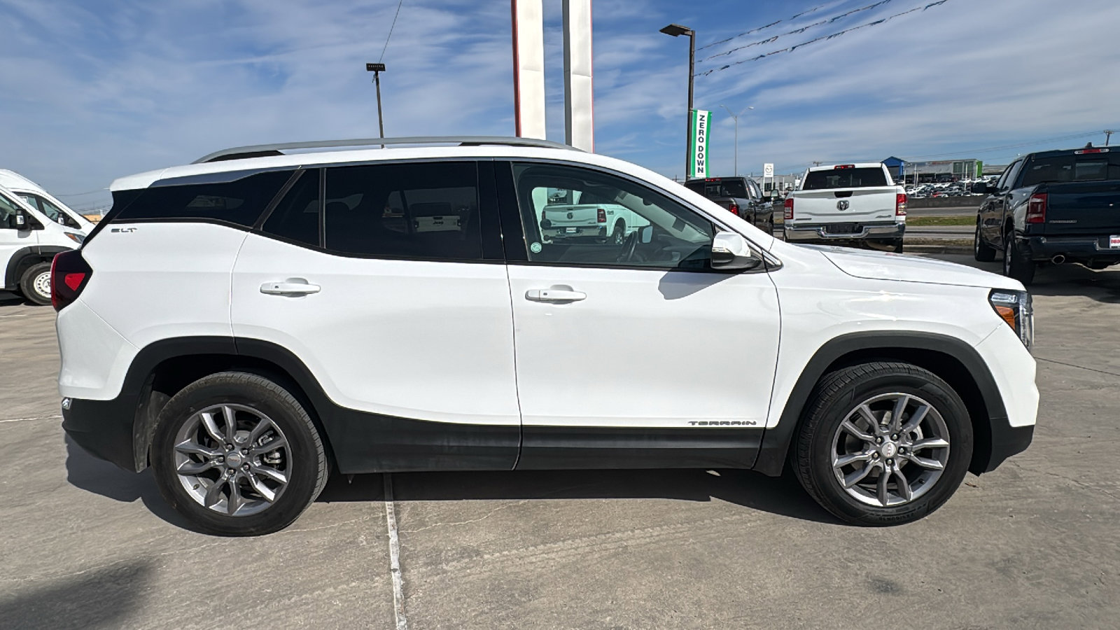 Used 2024 GMC Terrain SLT image 4