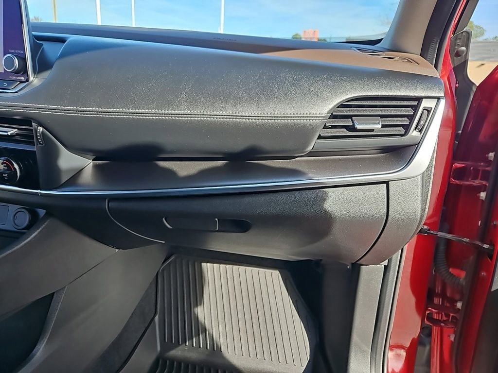 Used 2023 Nissan Rogue SV image 34