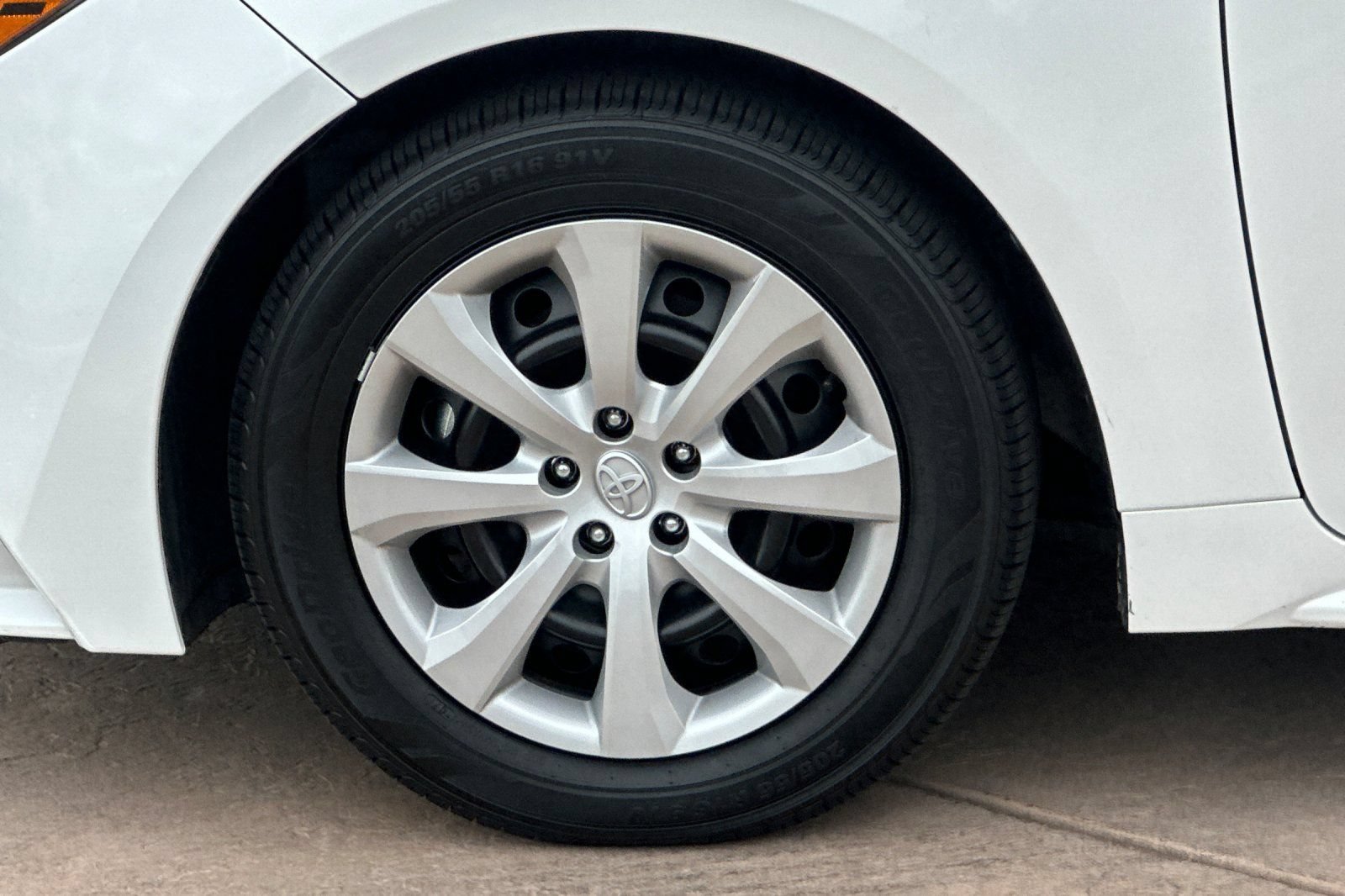 Certified 2024 Toyota Corolla LE FWD image 31