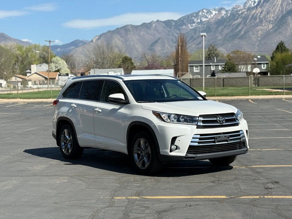 Used 2018 Toyota Highlander Limited Platinum image 3