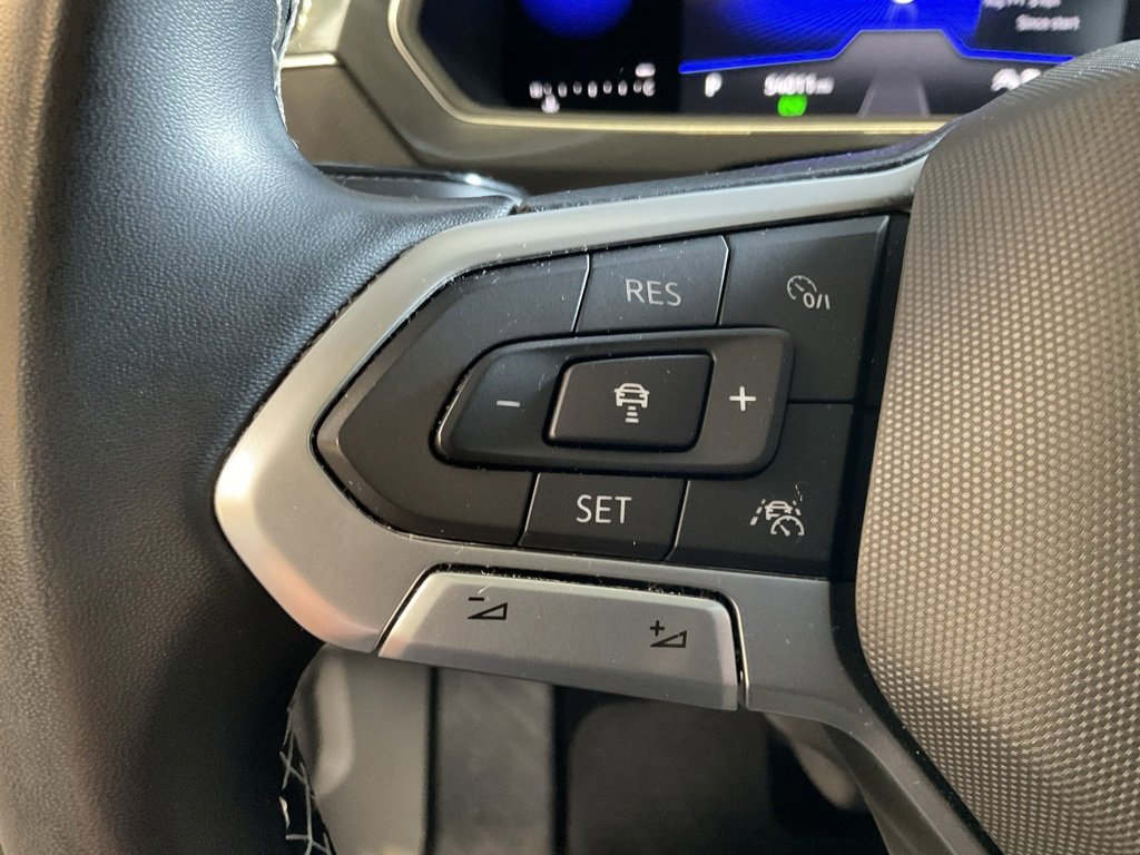 Used 2023 Volkswagen Tiguan SE w/ Panoramic Sunroof Package image 12