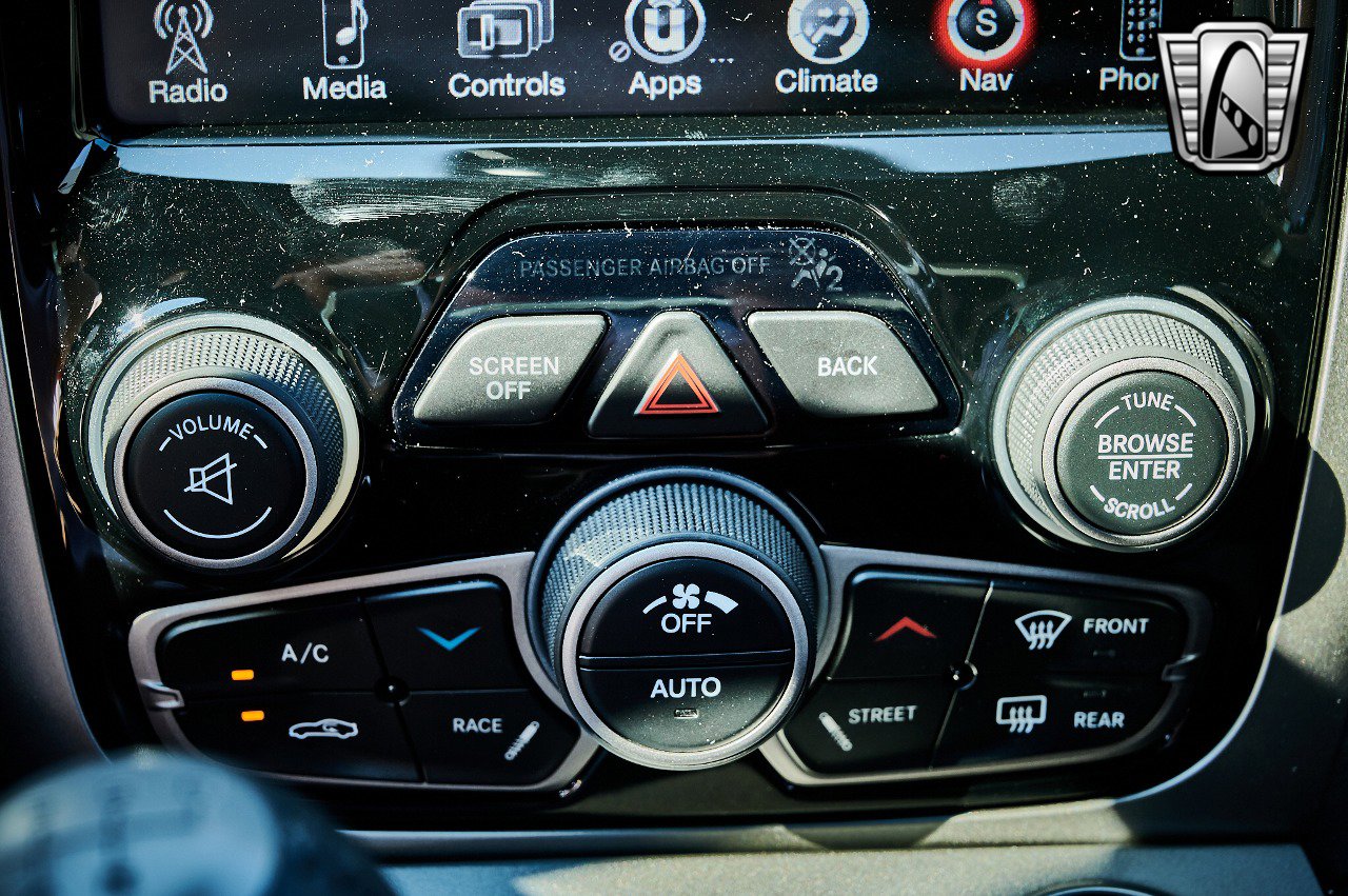 Used 2013 SRT Viper GTS w/ GTS Laguna Interior Pkg image 15