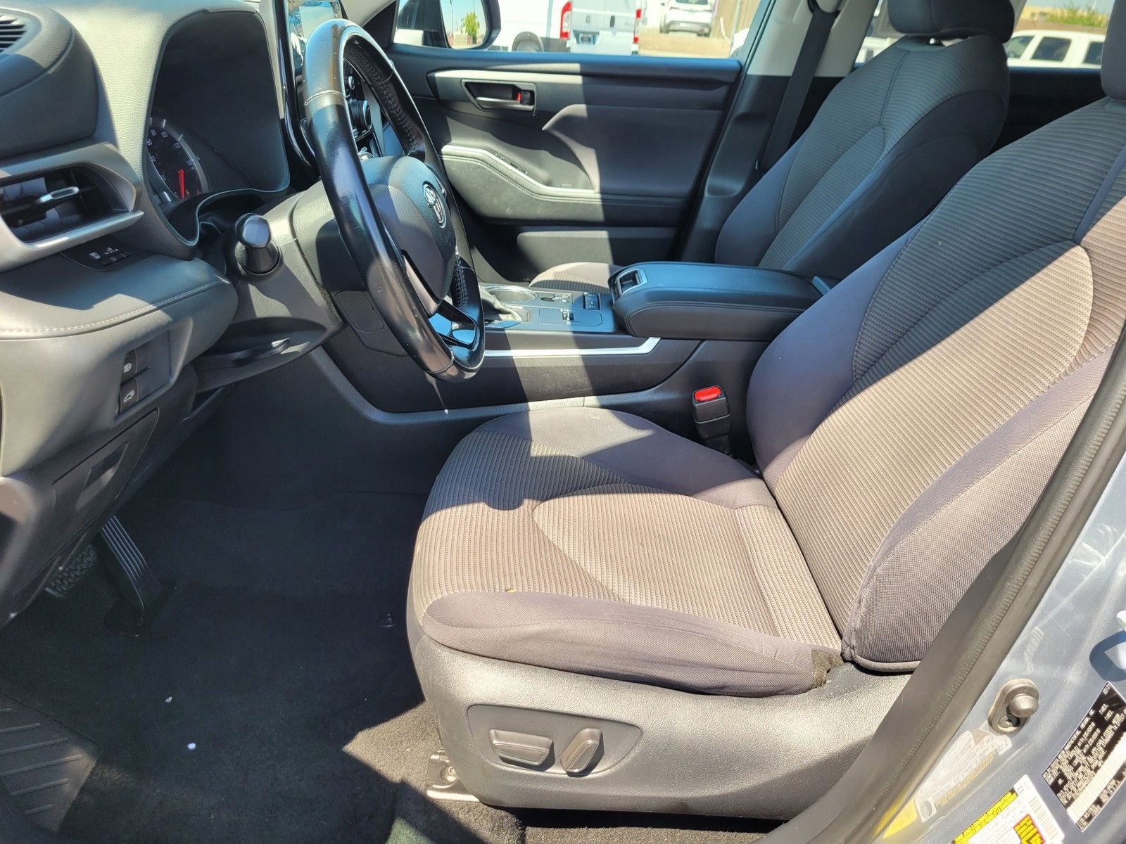 Used 2021 Toyota Highlander LE FWD image 15