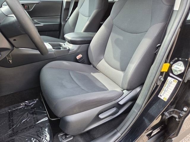 Used 2019 Toyota RAV4 LE FWD image 8
