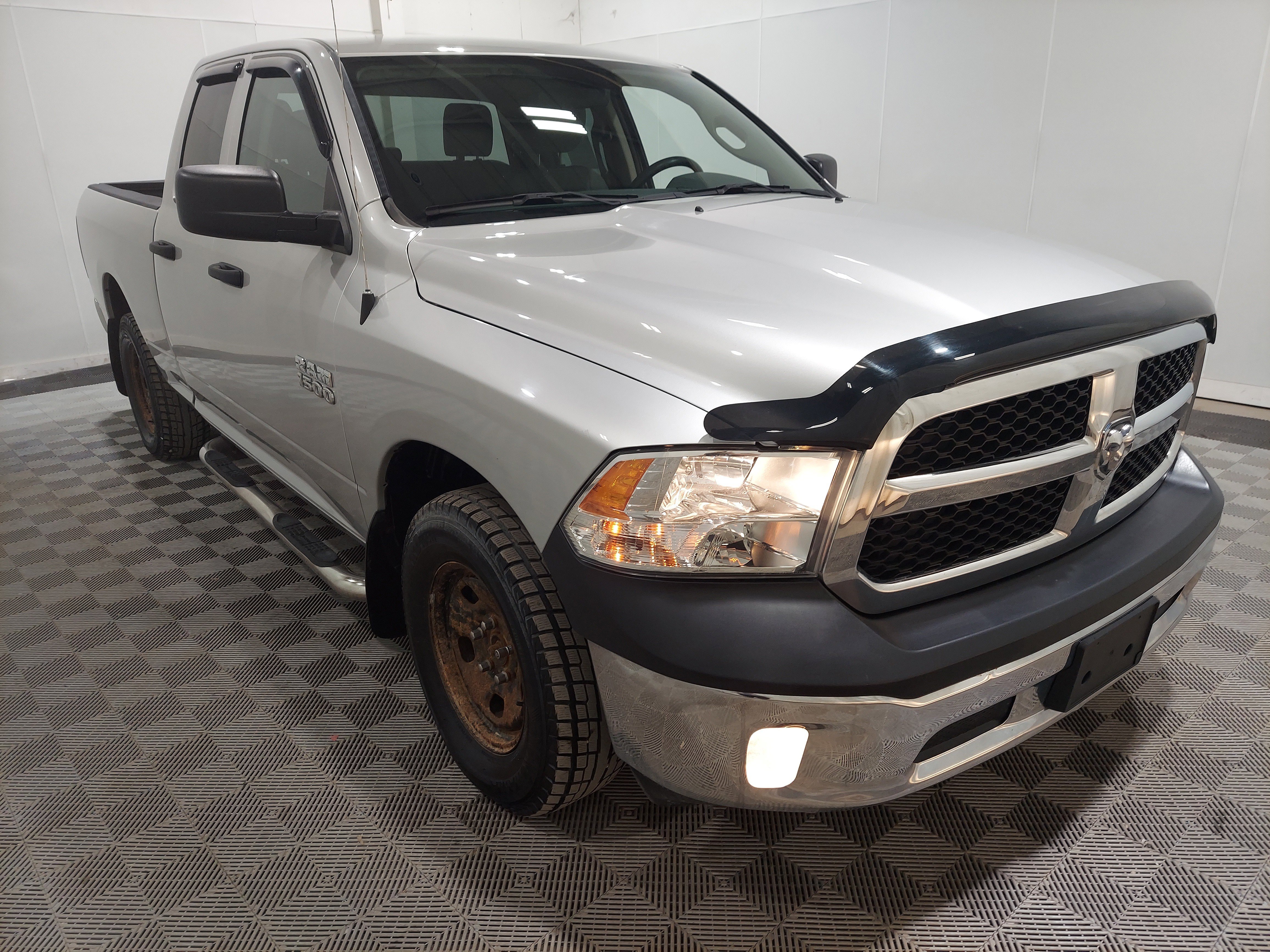 Used 2017 RAM 1500 ST w/ SXT Appearance Group AWD/4WD image 4
