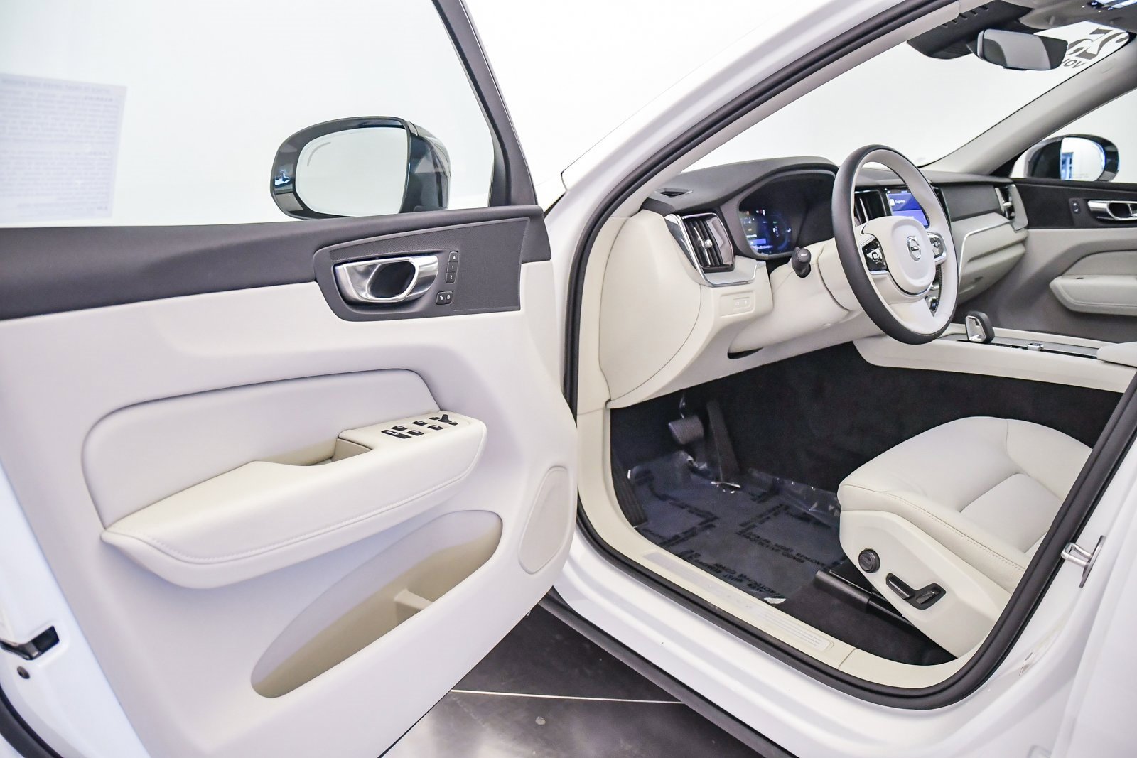 Certified 2025 Volvo XC60 T8 Plus w/ Protection Package Premier image 19